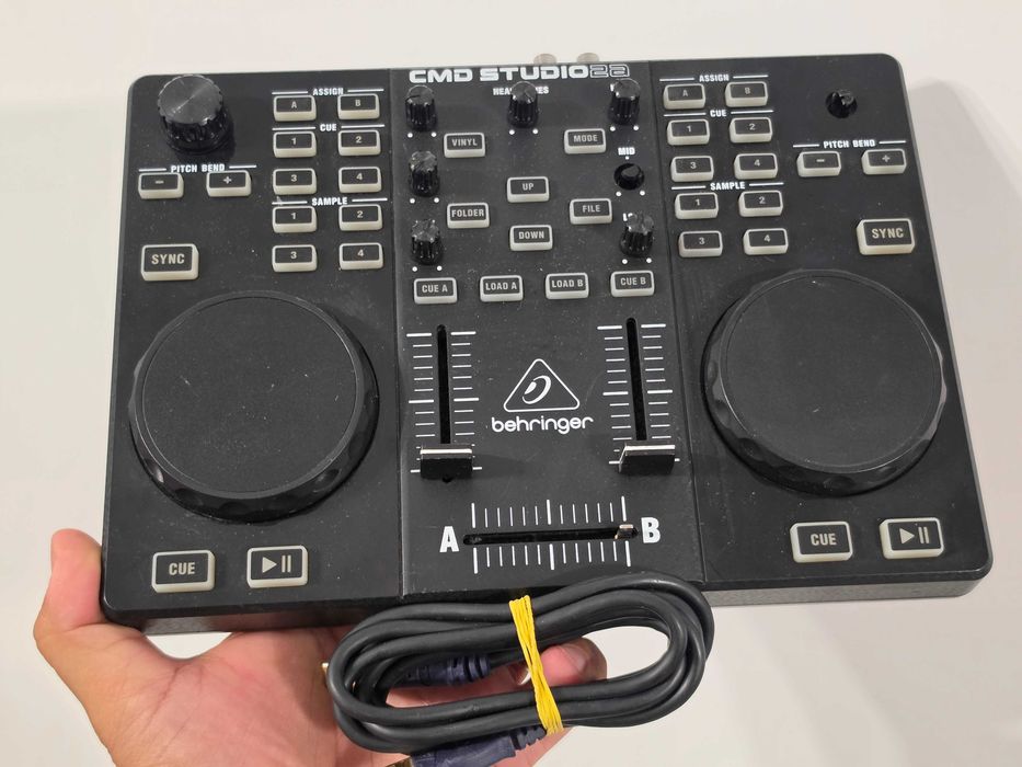 DJ Controller CMD Studio 2a Behringer
