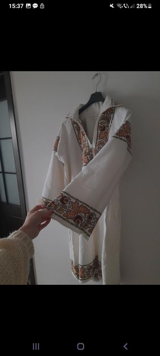 Camasa bartati cu poale,foarte veche,are și ițari