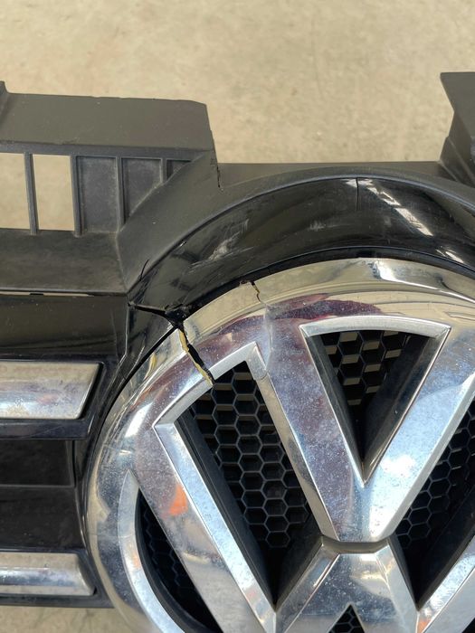Grila centrala cu defect Vw Touareg 7P hybrid cod 7P6853651