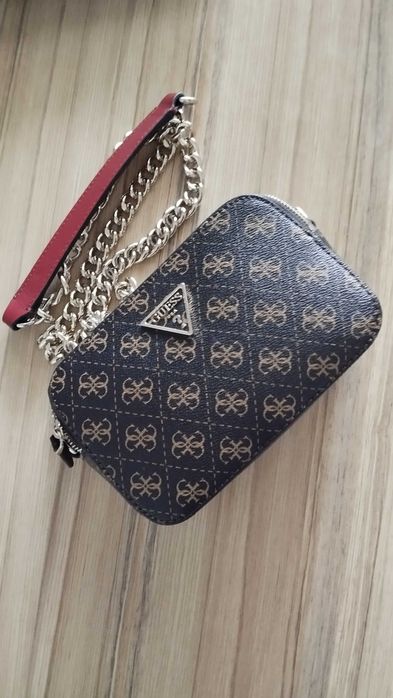 Малка чанта Guess