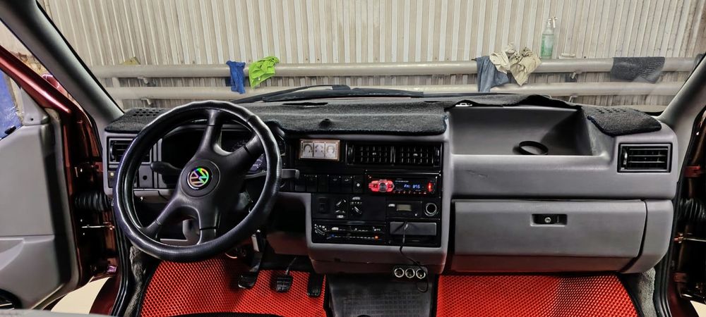 Автомобиль Volkswagen Multivan T4