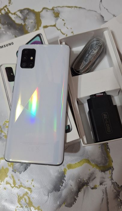 Продам Samsung A51 белый 6/128