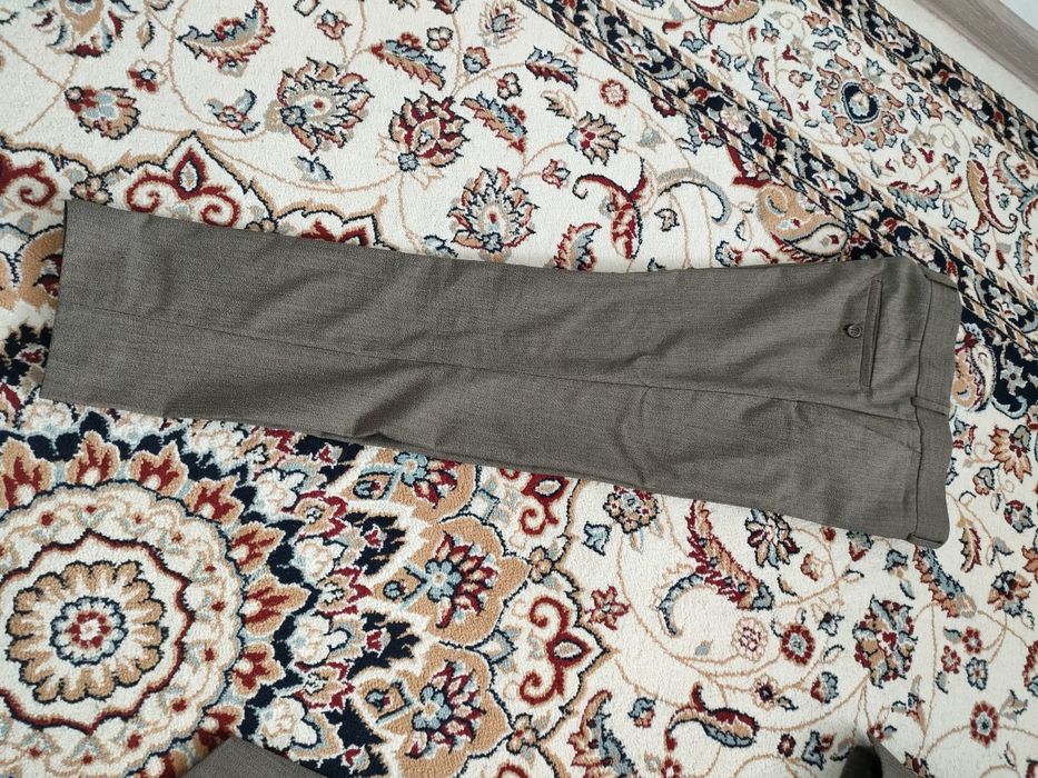 Продам костюм тройка