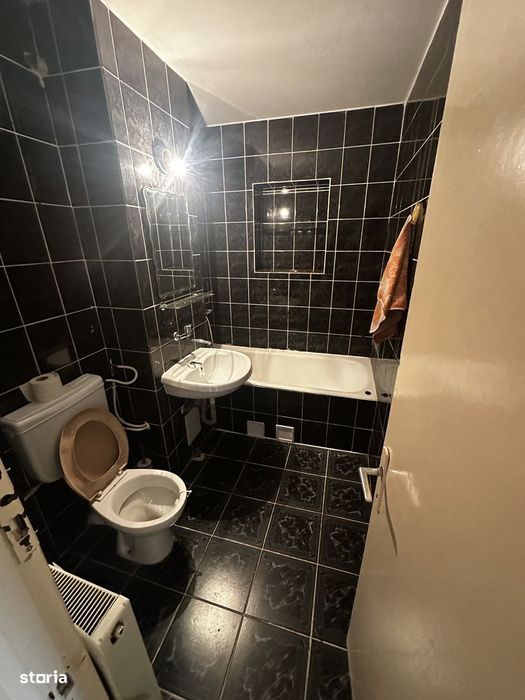 Apartament cu 4 camere de vanzare,etaj intermediar,str. Ec. Teodoroiu