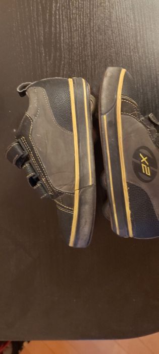 Продаются  кроссовки на роликах .