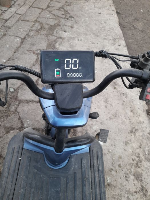 Vând triciclu electric 3 persoane