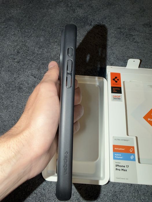 Кейс Spigen за iPhone 17 PRO MAX