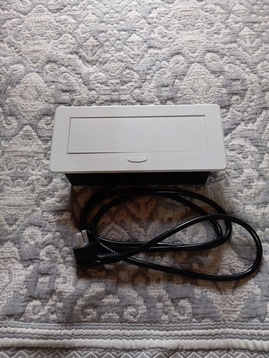 Выдвижная розетка.