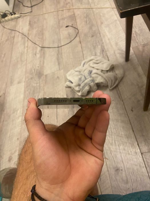 Vand iphone 12 pro max aspect 8/10 functioneaza 10/10 sau schimb
