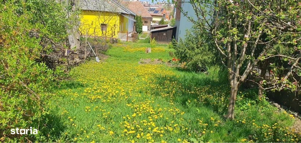Central - Inchiriere casa, curte comuna - Str. Crinului