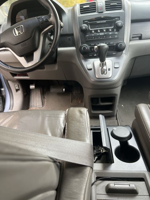 Продавам Honda CR-V