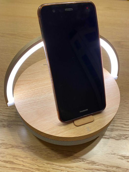 Музикална колонка с вградено безжично зарядно