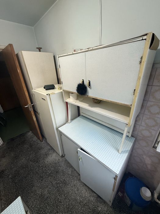 Donez mobila veche din lemn masiv