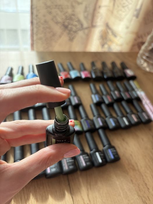 Над 50 броя гел лак