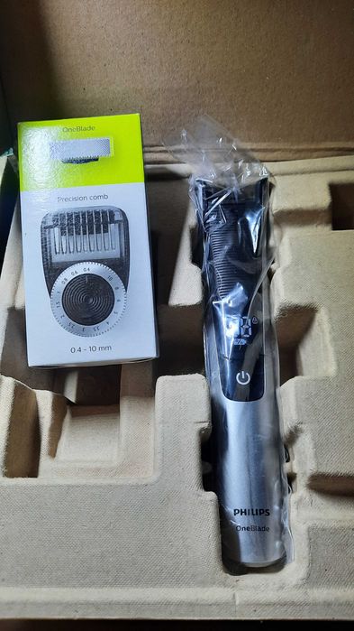 Philips QP6520/20 1xcap/1xPrecision comb/ 1x Stand incarcare/1x Husa