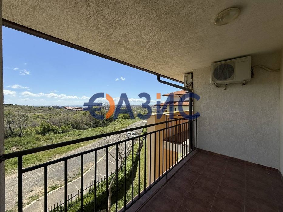 Двустаен апартамент с далечна гледка към морето в Комплекс " Арките" -