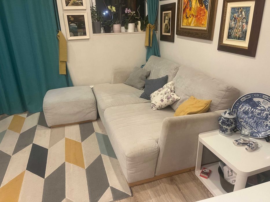 Диван триместен с табуретка