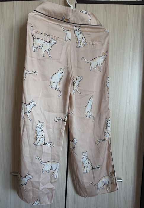Панталон ZARA 7/8 сатен с котки – S