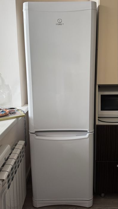 Холодильник indesit