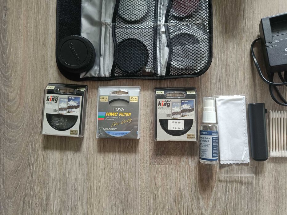 Canon EOS 550 D cu Kit si 2 Obiective Canon (18-55mm, 75-300mm)