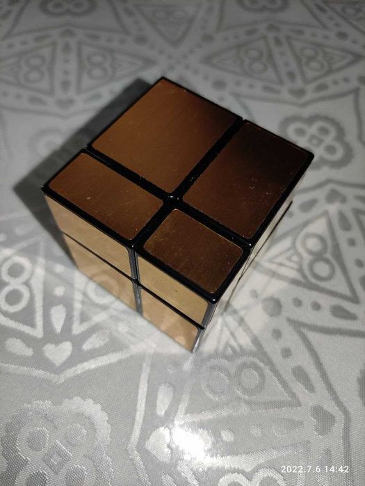 Золотой кубик Рубика