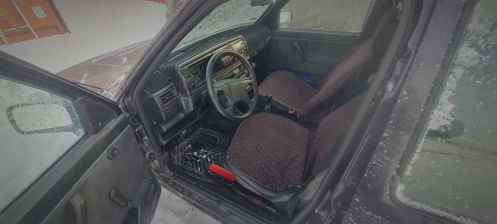 Продам гольф 2.     На уверенном ходу