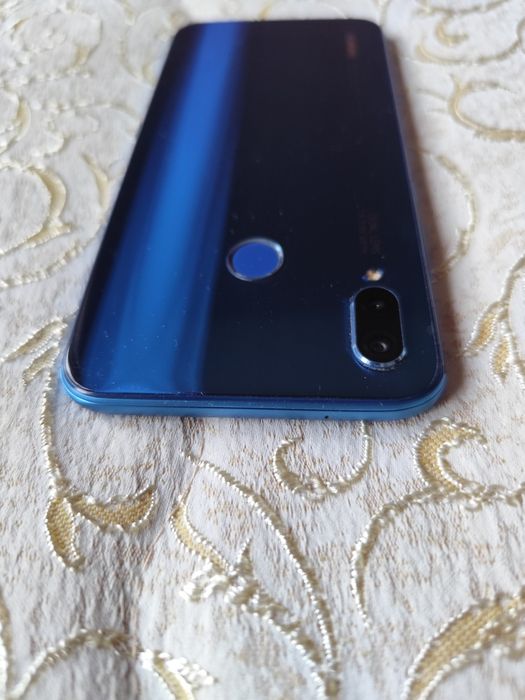 Продавам смартфон Huawei p20lite