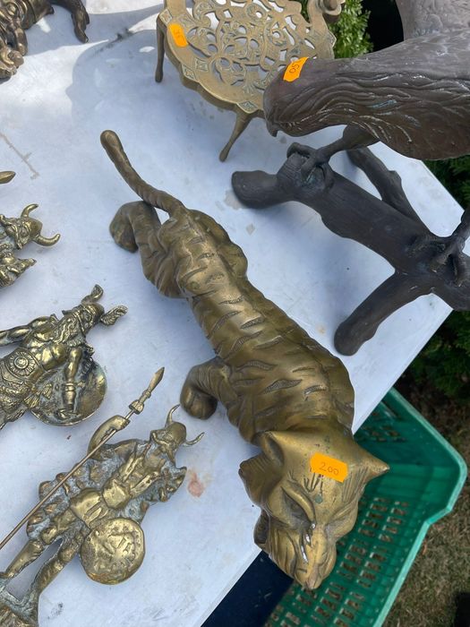 Бронзови фигури от Англия