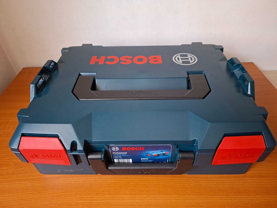 Set 6 acumulatori si incarcator Bosch Professional 18V noi in valiza L-BOXX