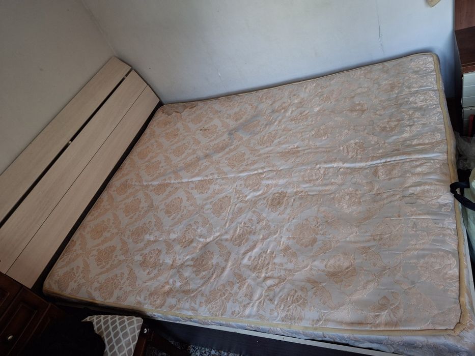 Кровать двуспальная