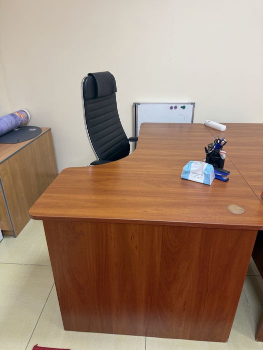 Продаются 2 стола в отличном состоянии