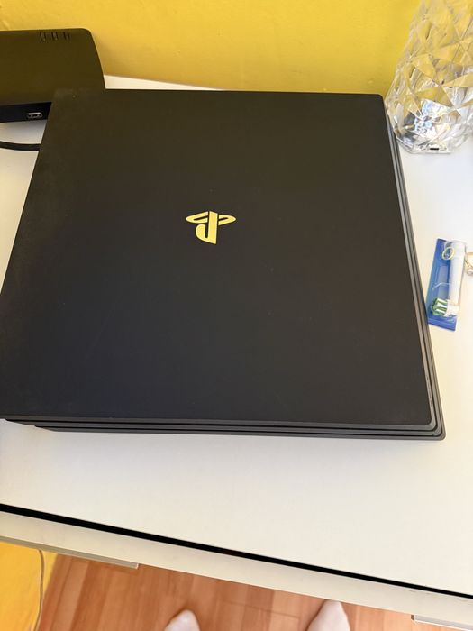 Vand ps4 pro 1tb 700 lei