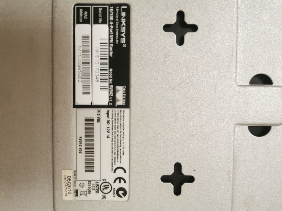 Router Linksys CISCO rv042 dualwan 4 porturi