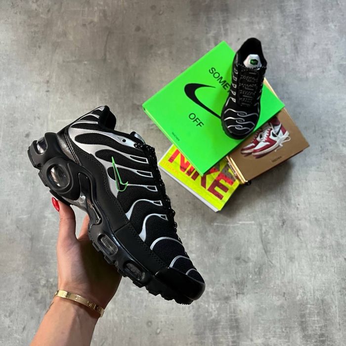 AİR MAX PLUS TN “Black Silver Green Strike”