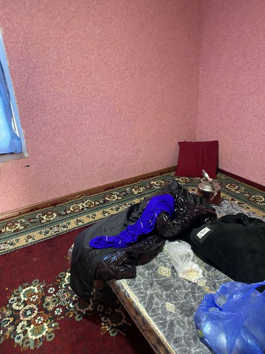 Uy sotiladi! Kotta yeri bilan Jizzax viloyatida.