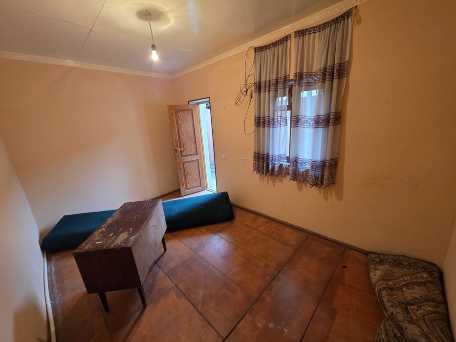 Аэропорт вайида 2 су'тик ховли сотилади.