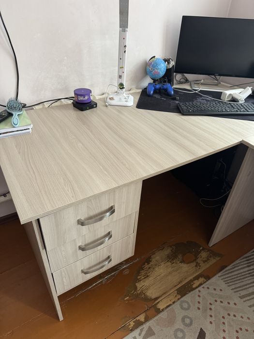 Продам компьютерный стол
