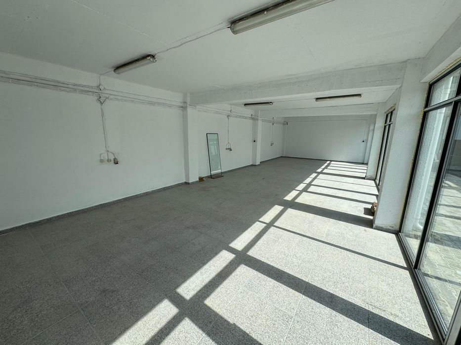 Spatiu de depozitare sau birouri