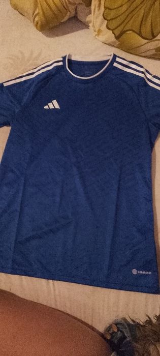 Vând doua tricouríi adidas aeroready