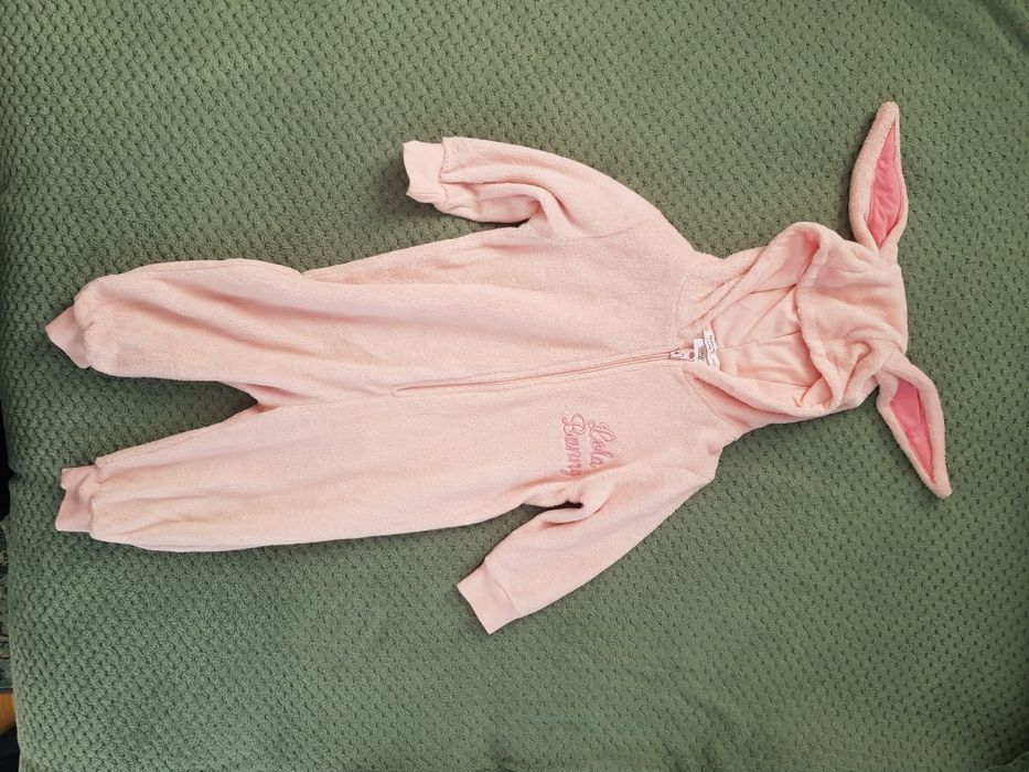 Costum pentru copii cu tematica iepuras Lola Bunny masura 92