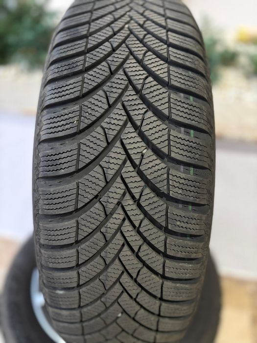 Set 4 jante aluminiu 5x108 Platin Ford Focus 3 4 R16 cu anvelope de iarna