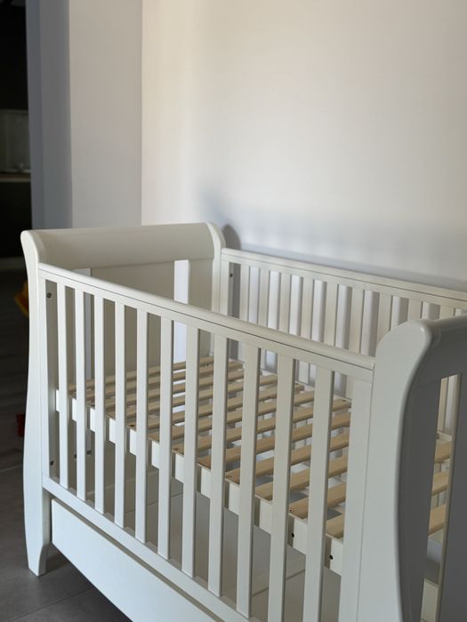 Patut evolutiv lemn + saltea cocos + 2 lenjerii Ikea