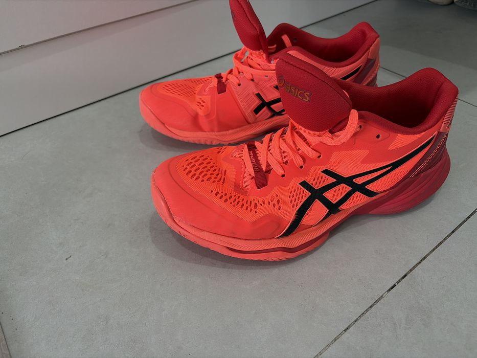 Продам Кроссовки Asics б/у