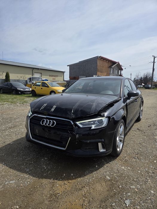 Audi A3 sedan 2018 usor avariat