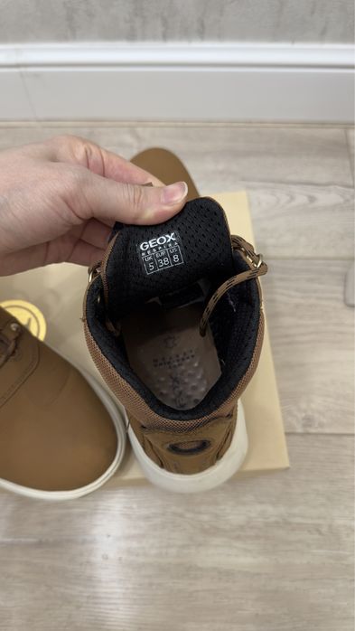 Продам кроссовки Geox