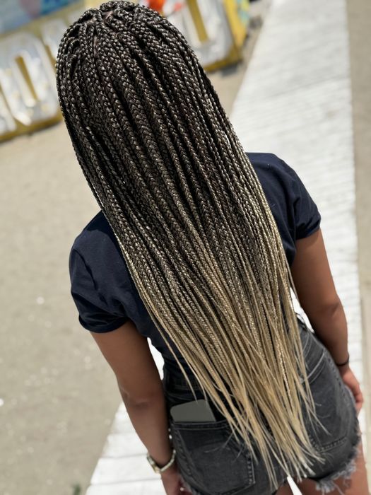 Împletirea de cozi afro pentru adulți și copii