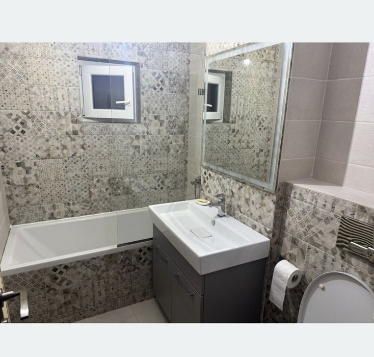 Închiriez apartament 3 camere, 2bai, Centrala termica