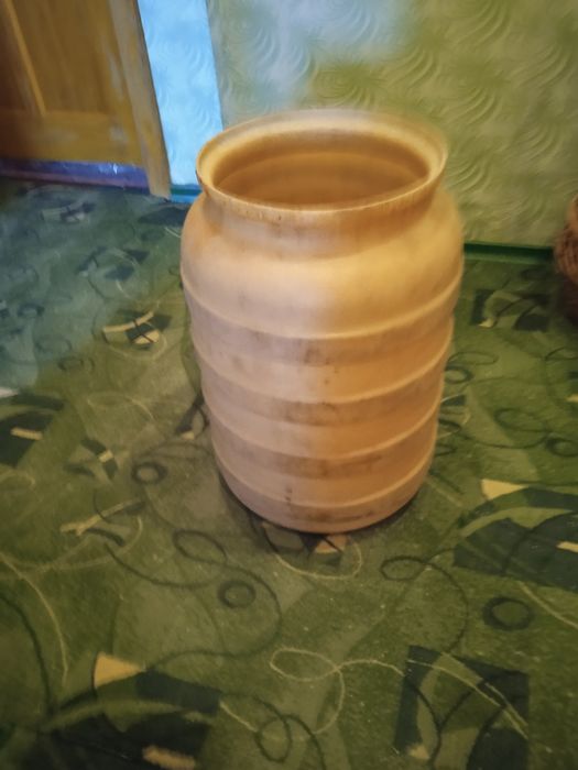 Продам хлебницу 8500,польский пластик