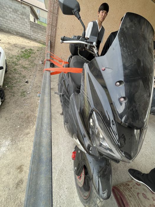 Макси.             .