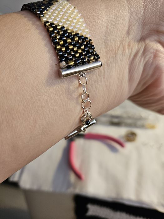 Bratara cusuta manual